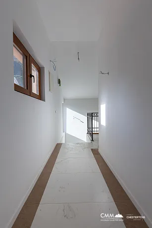 Eine luxuriöse dreistöckige Villa in erster Meereslinie in Kotor